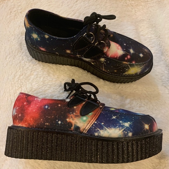 hipster tennis shoes